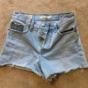 URBAN OUTFITTERS LEVI JEAN SHORTS